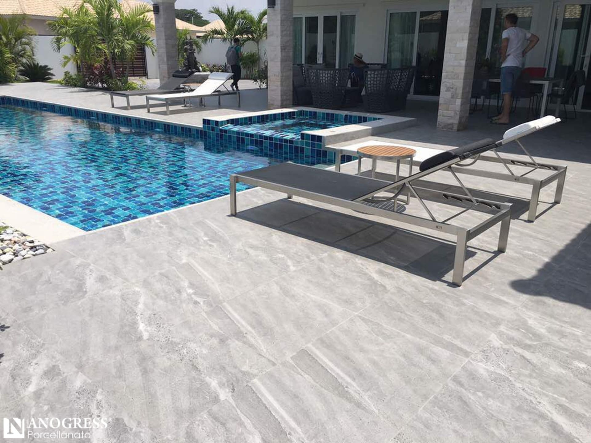 Do Travertine Pavers Get Hot in Florida