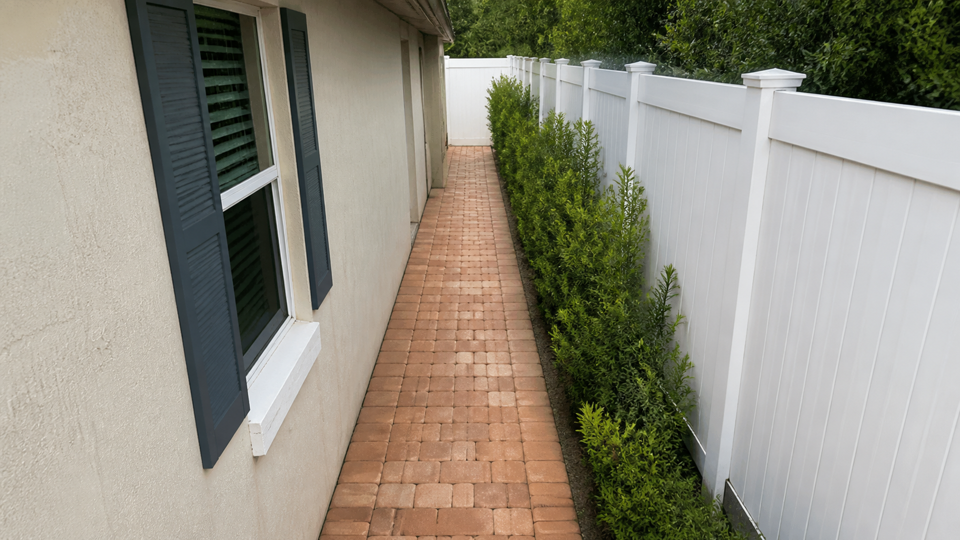 side gate pavers on a completed JaxTeller Brick Pavers project